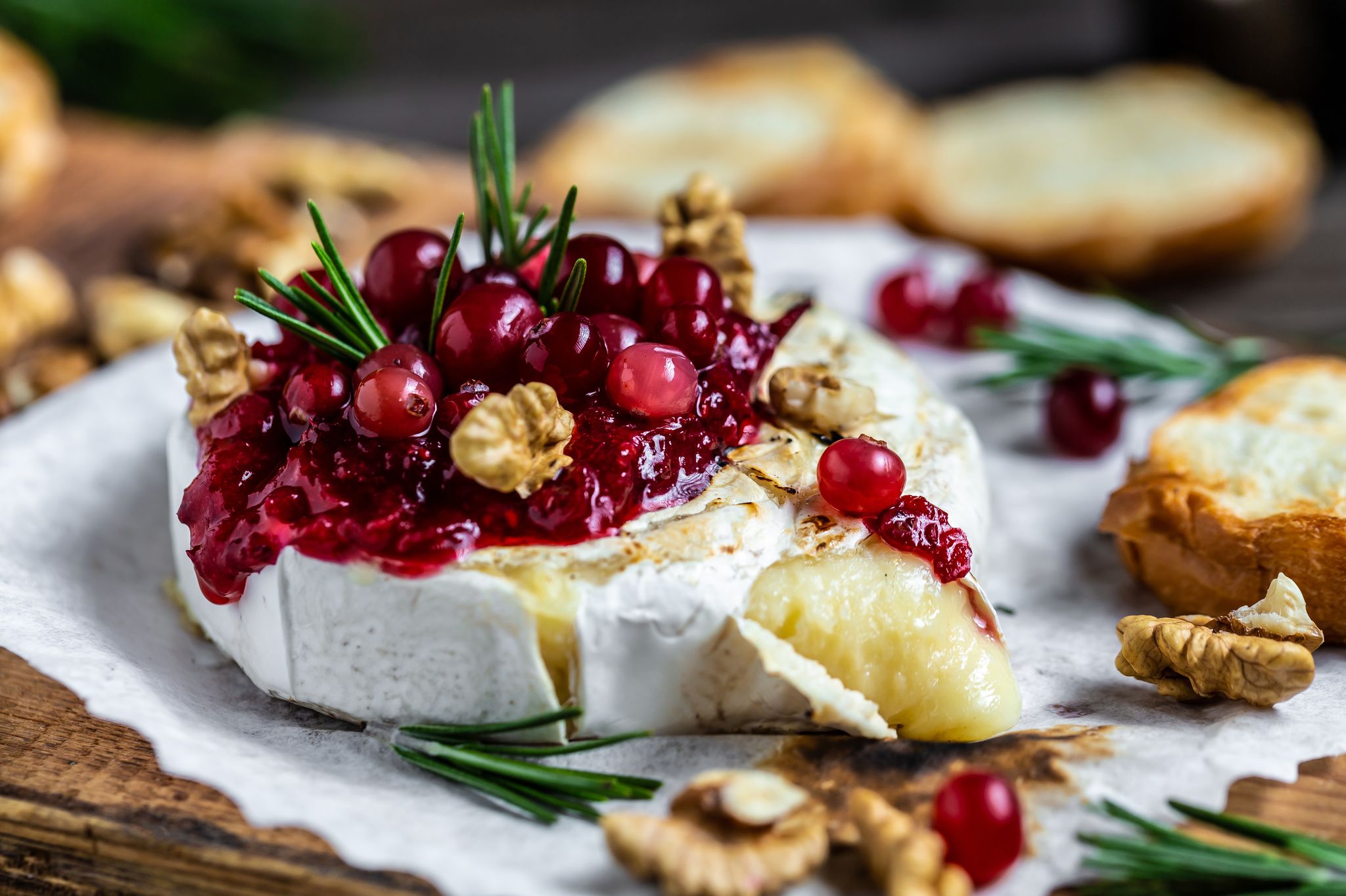 15 Minute Appetizer: Holiday Brie Bake
